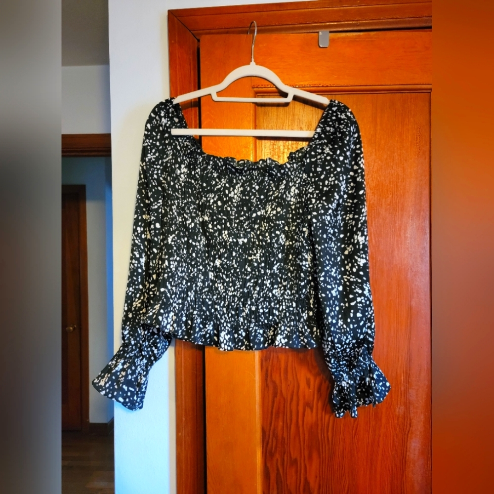 Women's Puff Long Sleeve Slim Fit Smocked Top, size M